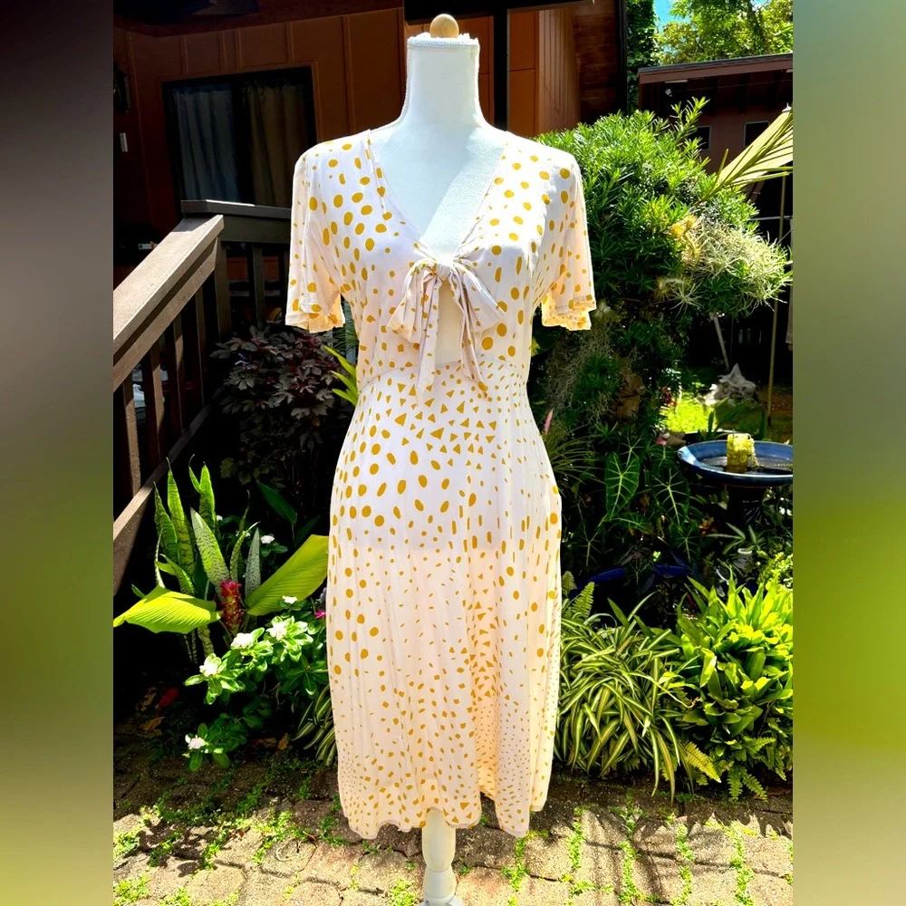 YIREH CLEO Dress in Starfruit print, size Med, EUC - Picture 3 of 12